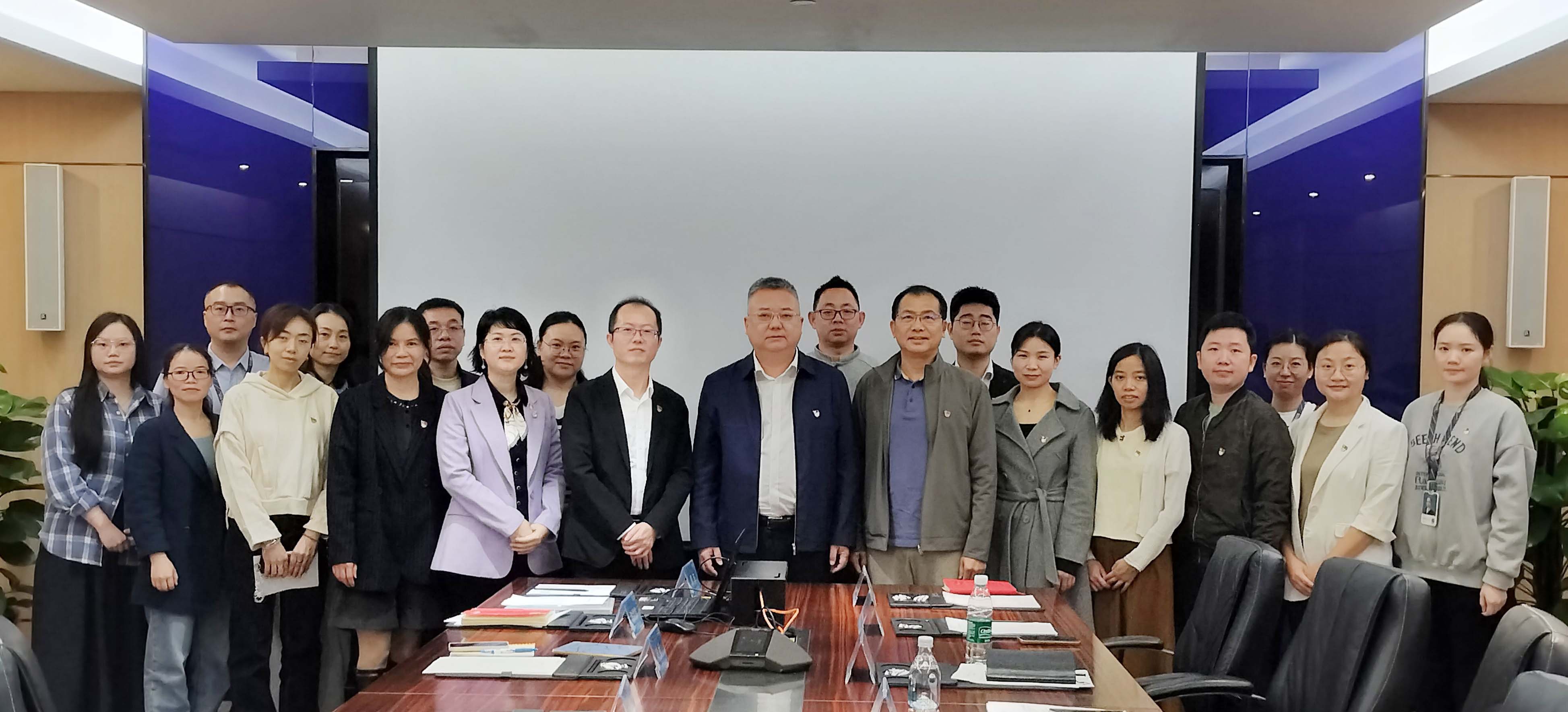 李程任深圳市jinnianhui今年会供应链股份有限公司党委书记，钟志华任党委副书记、纪委书记